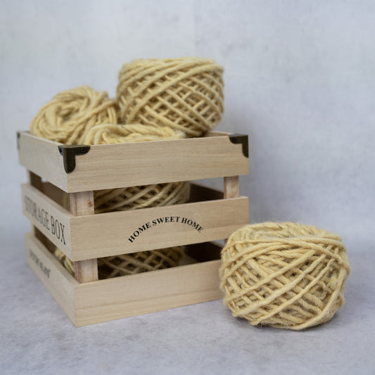 Handgesponnene Schafwolle - Singlegarn vom Suffolkschaf